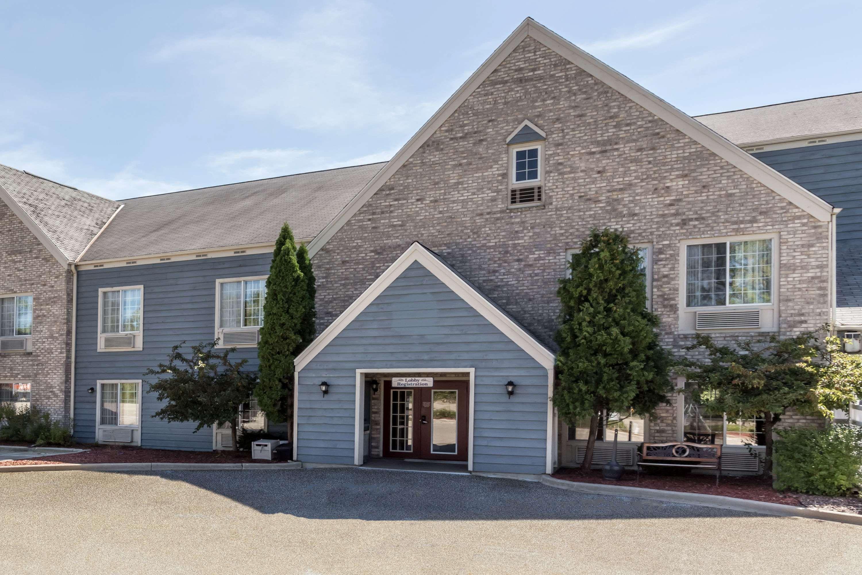 Baymont By Wyndham Mequon Milwaukee Area Hotel Exterior foto