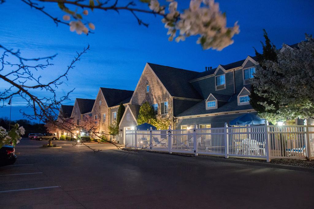Baymont By Wyndham Mequon Milwaukee Area Hotel Exterior foto